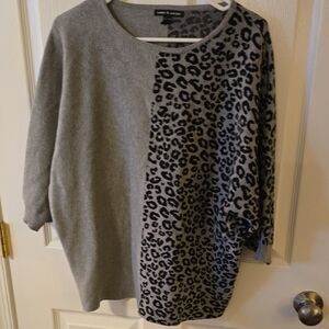 Cable & Gauge Gray Leopard Print Sweater